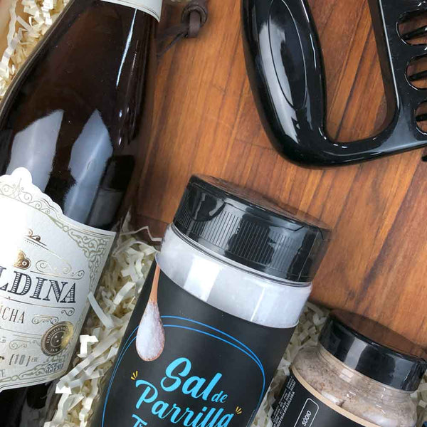 Presente Dia das Mães Kit Wood Gourmet para Churrasco com Cerveja Leopoldina e Temperos Especiais