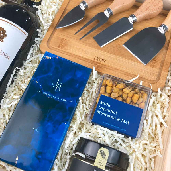 Presente Kit Wood Vinho Tinto Merlot e Facas de Queijo