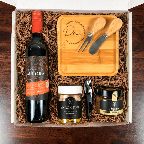Kit Presente Dia dos Pais com Vinho e Tábua Personalizada - tábua com arte de Dia dos Pais e composição completa