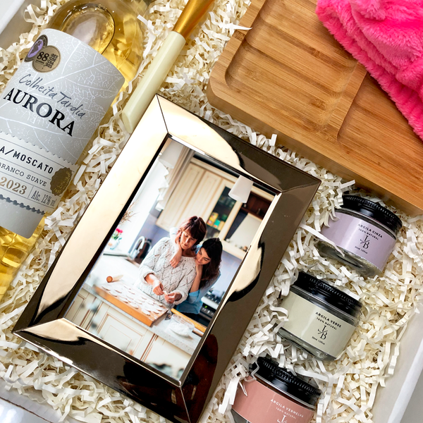 Presente Dia das Mães Kit Vinho Branco e Porta Retrato Personalizado