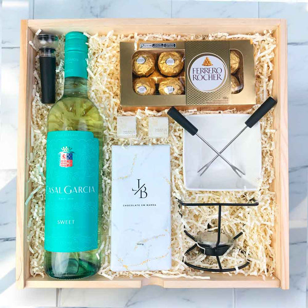 Presente Kit Wood Vinho Casal Garcia Sweet e Fondue