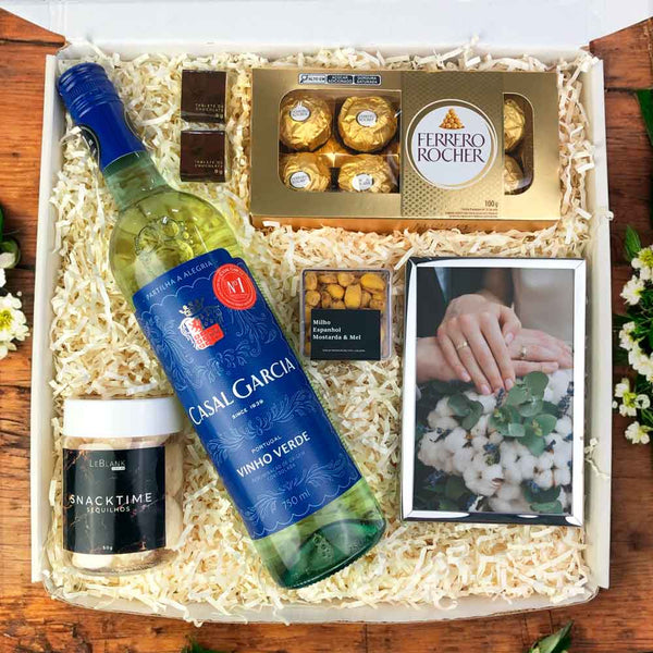 Presente Dia das Mães Kit Vinho Casal Garcia com Porta Retrato e Foto
