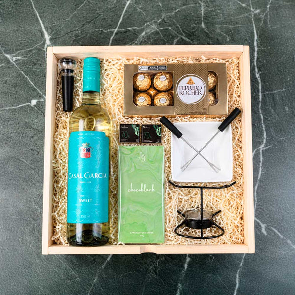 Kit Presente Wood Vinho Casal Garcia Sweet e Fondue para Dia dos Namorados | Unissex